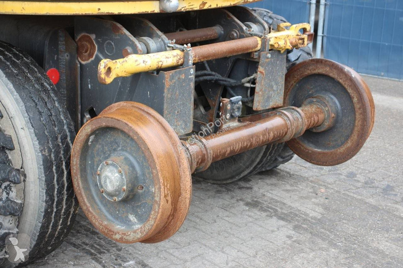 Escavatore New Holland MH5