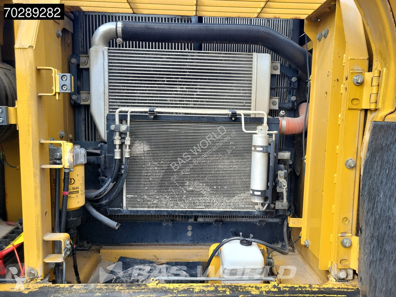Excavator Caterpillar L