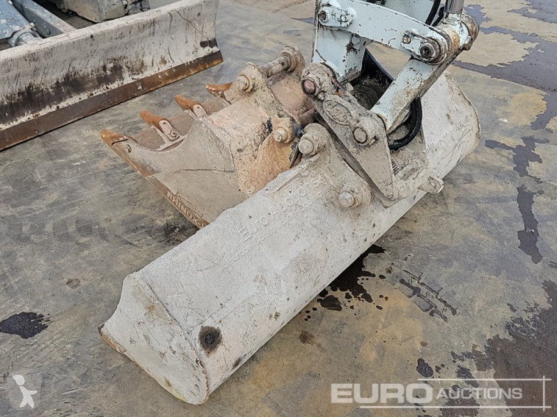 Escavadora Takeuchi TB240