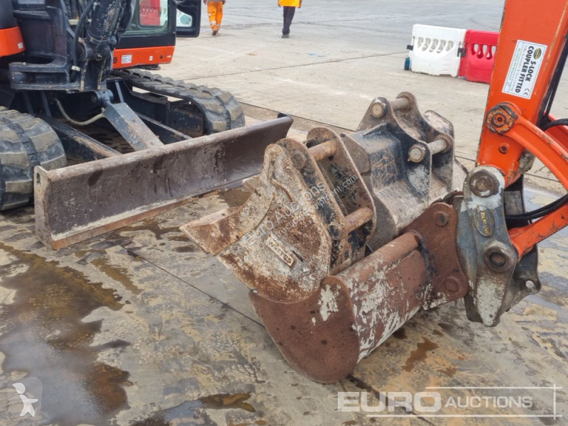 Escavadora Kubota KX080-4A2