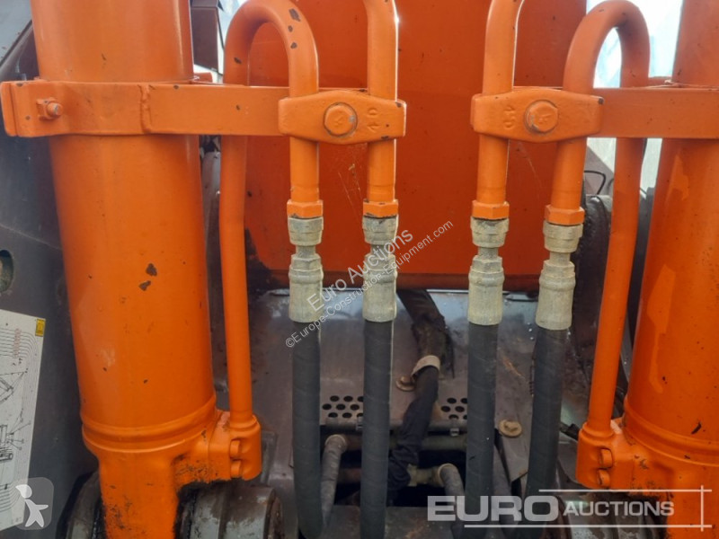 Escavatore Hitachi ZX135U5-3