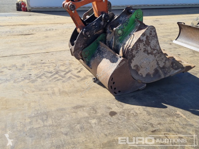 Escavatore Hitachi B-6