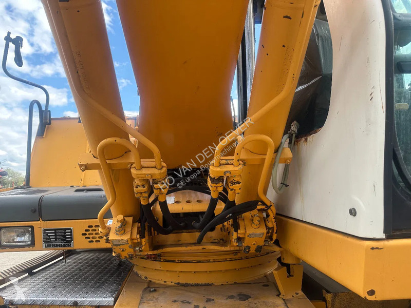 Escavadora Liebherr