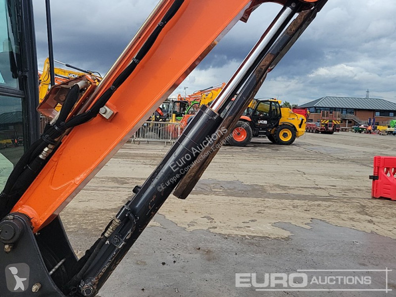 Lopatový nakládač Hitachi ZX26U-6 CR