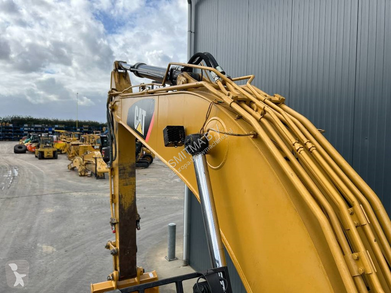 جرافة Caterpillar L