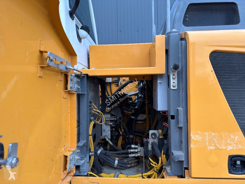 جرافة Liebherr R922 SLC