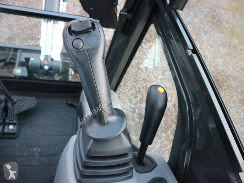 Lopatový nakládač Bobcat E19 R2