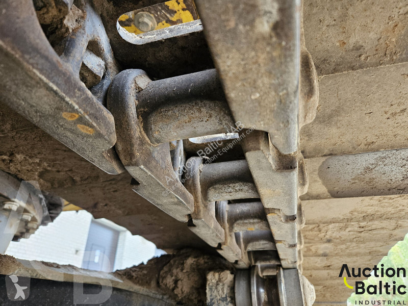 جرافة Komatsu 11