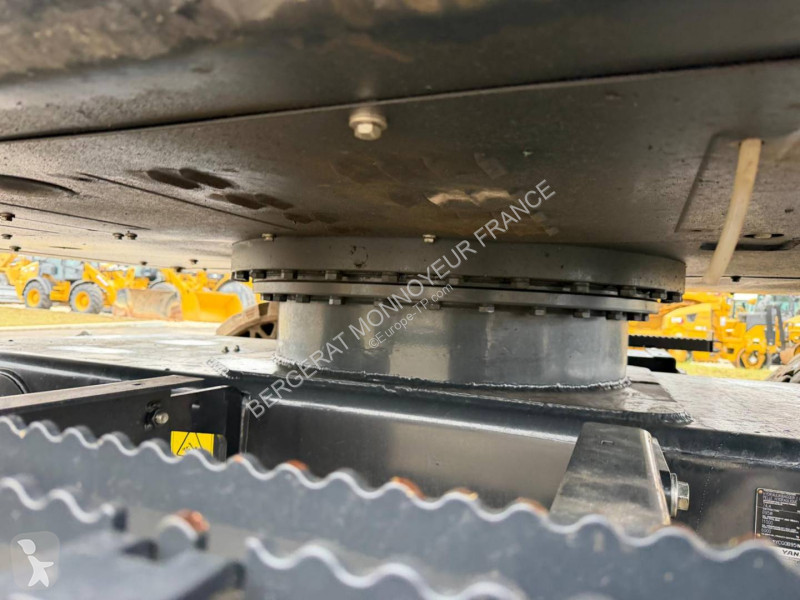Экскаватор Yanmar B95W