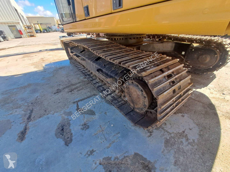 Rýpadlo Caterpillar 323