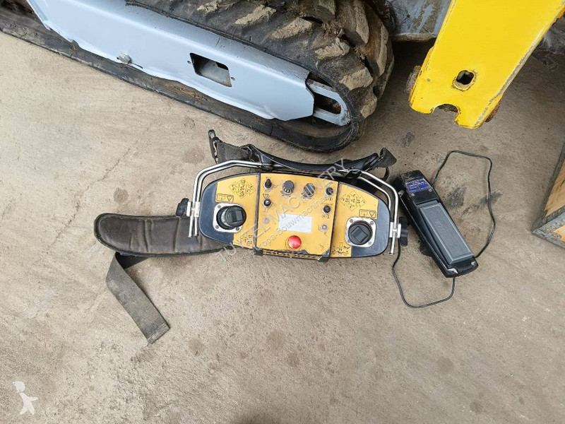 Lopatový nakládač Brokk 100 husqvarna robot...