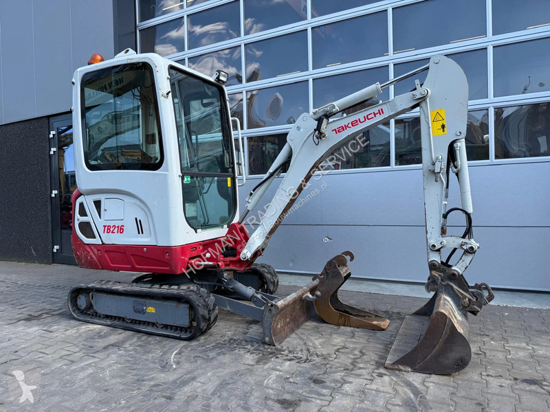 جرافة Takeuchi TB216