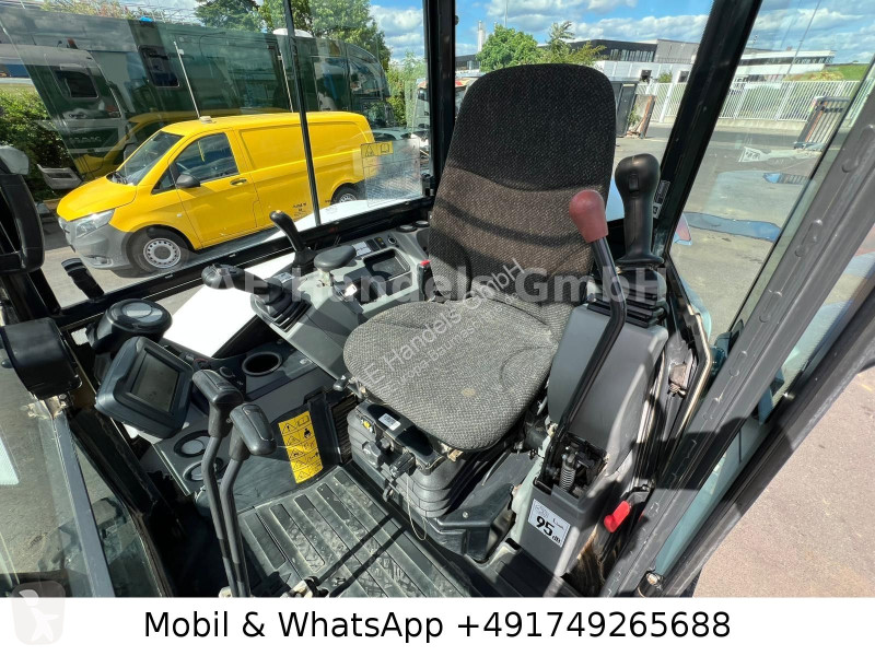 جرافة Bobcat...