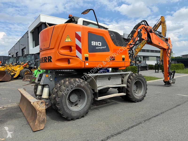 جرافة Liebherr Compact | A/C