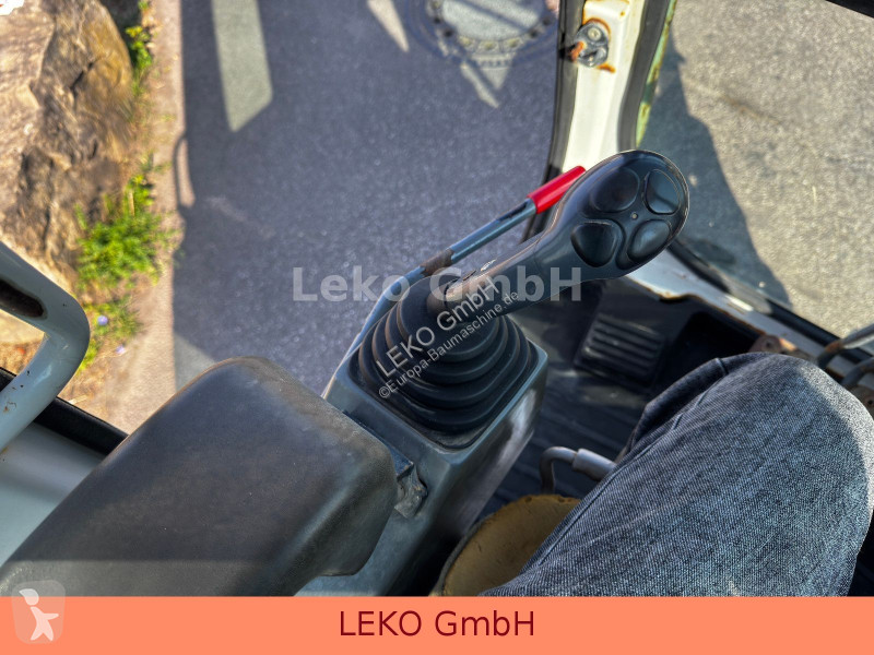 Lopatový nakládač Takeuchi Mit Zwei Löffeln