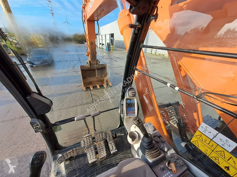 Lopatový nakládač Hitachi 6
