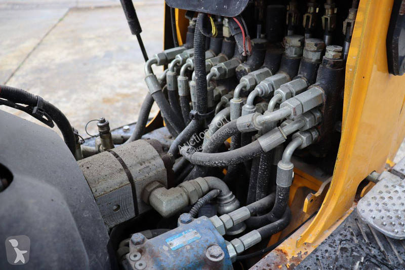 Rýpadlo JCB