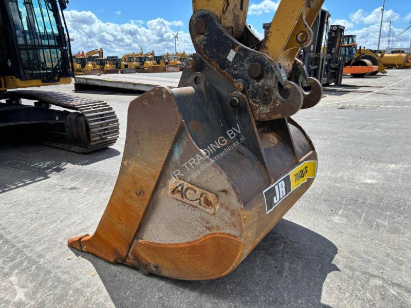 جرافة Caterpillar 330 (Narrow 2.99m)