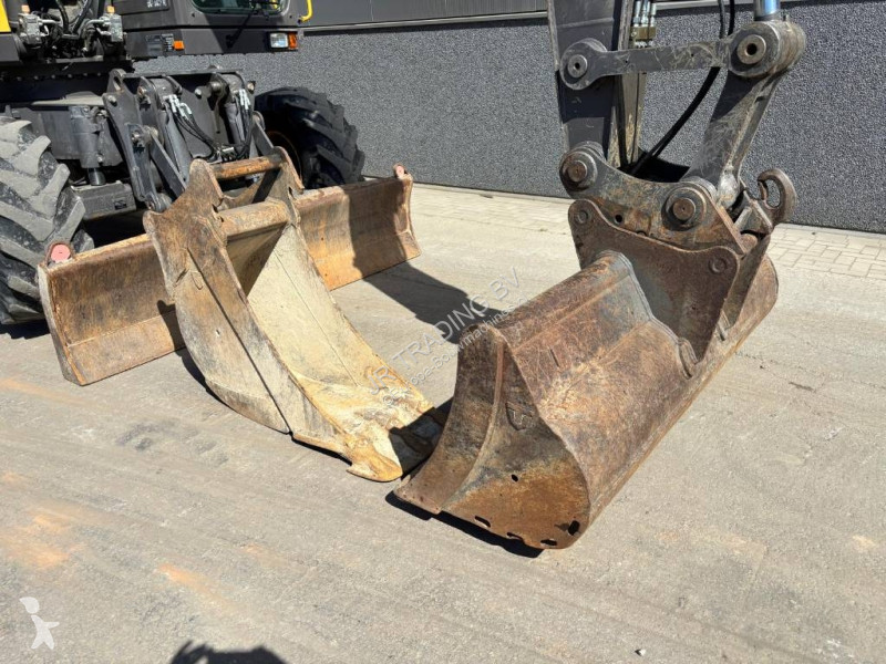 جرافة Volvo (Two Buckets)
