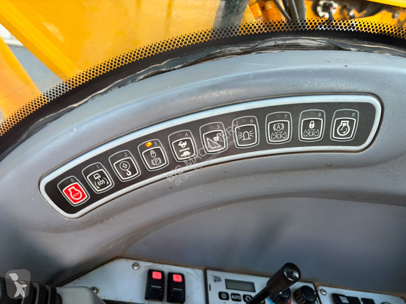 جرافة JCB