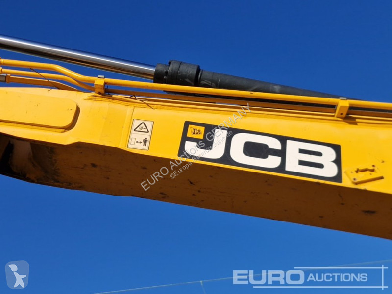 جرافة JCB