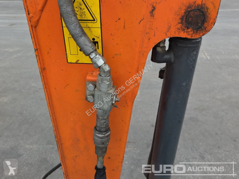 جرافة Hitachi ZX26U-5A CR