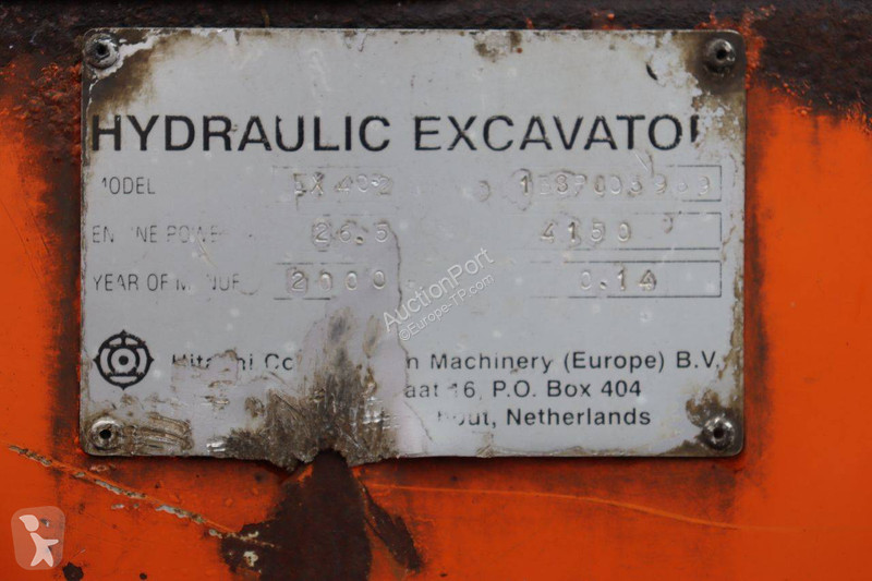 جرافة Hitachi 02