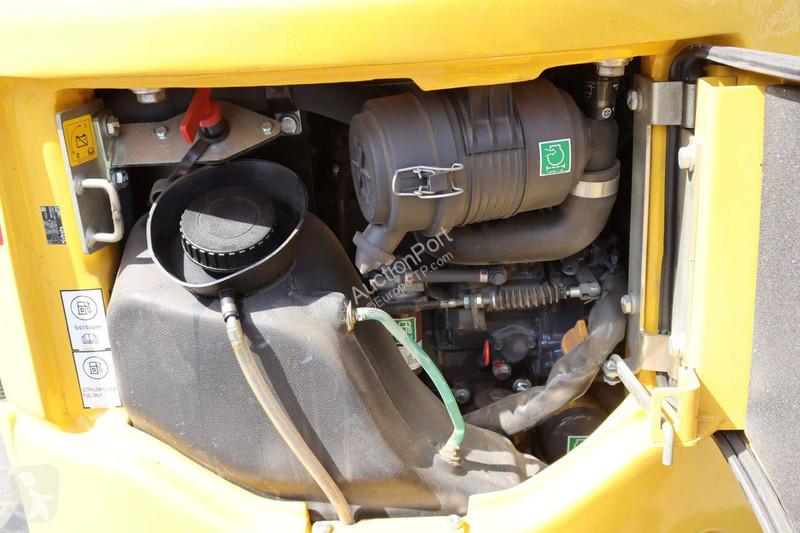 جرافة Komatsu PC16R-3HS