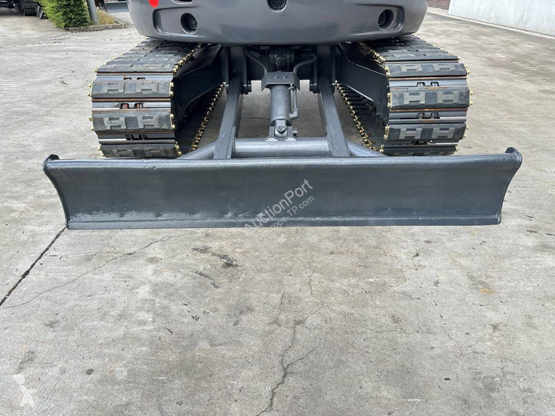 جرافة Kubota KX155-5