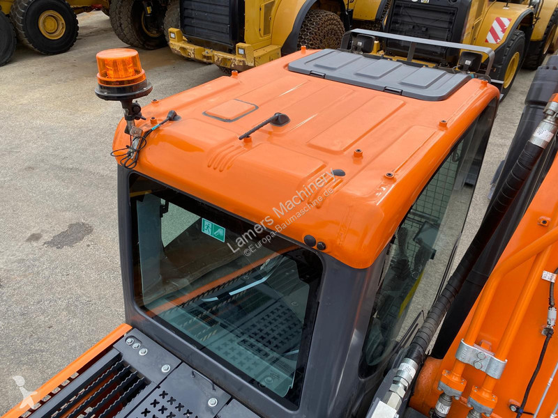Lopatový nakládač Develon DX360LCA-7M .