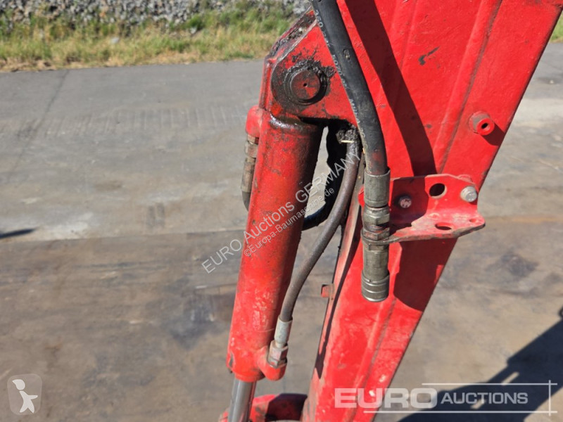 جرافة Volvo EC15E