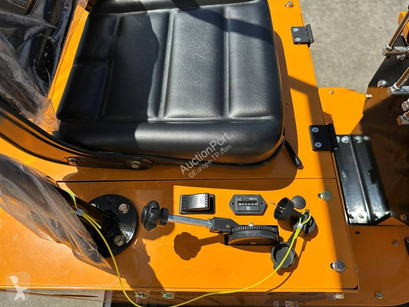 Lopatový nakládač JPC HT10