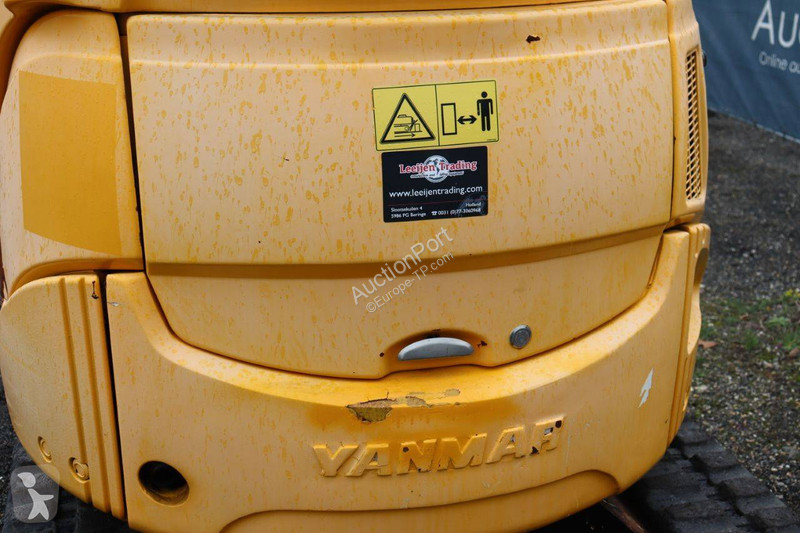 جرافة Yanmar 4