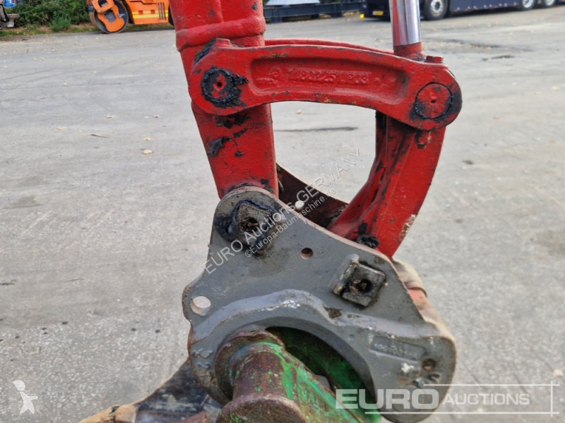 Багер Volvo ECR25D