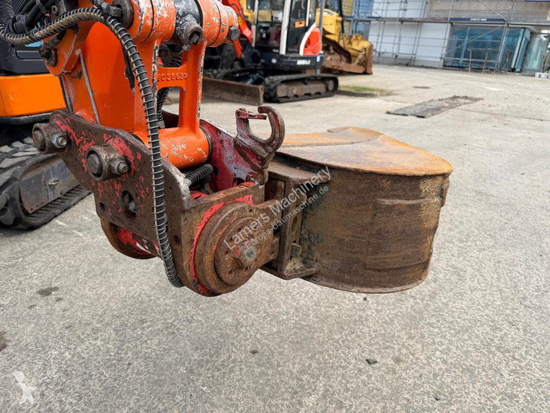 Excavadora Hitachi ZX38U .