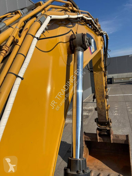 Багер Caterpillar