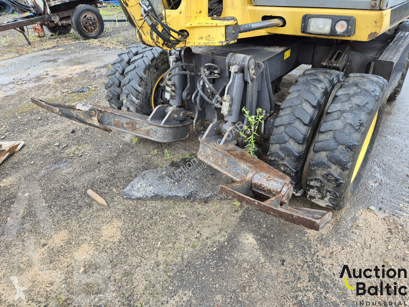 Pelle New Holland 36