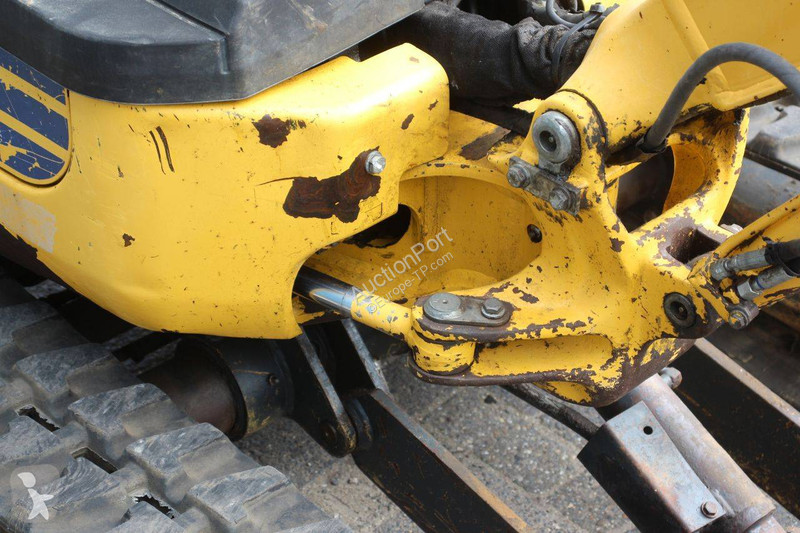 Екскаватор Komatsu PC16R-3HS