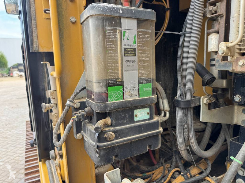 Екскаватор Caterpillar EL