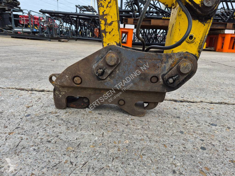 Экскаватор Komatsu MR8