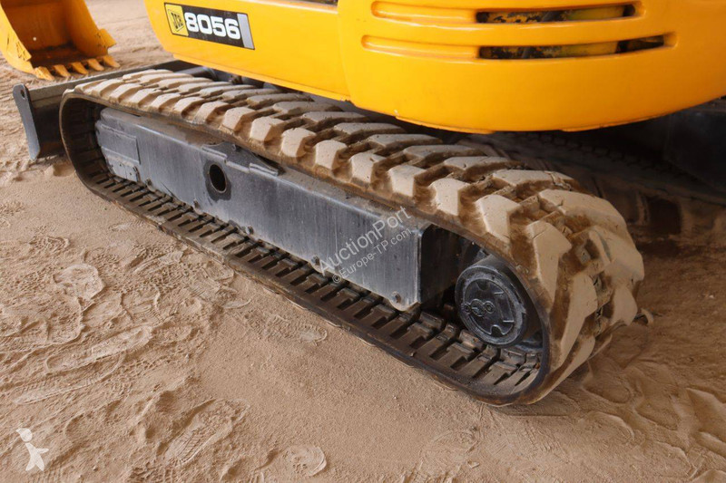 جرافة JCB 8056