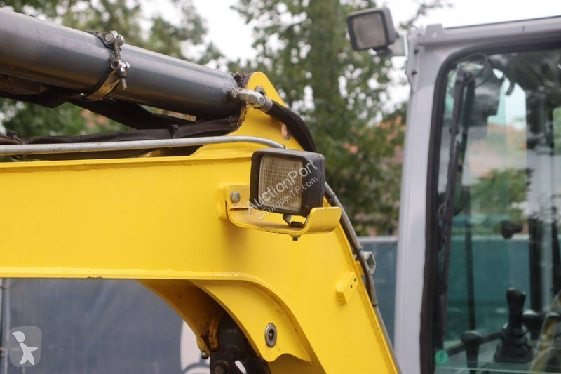 جرافة Neuson EZ26