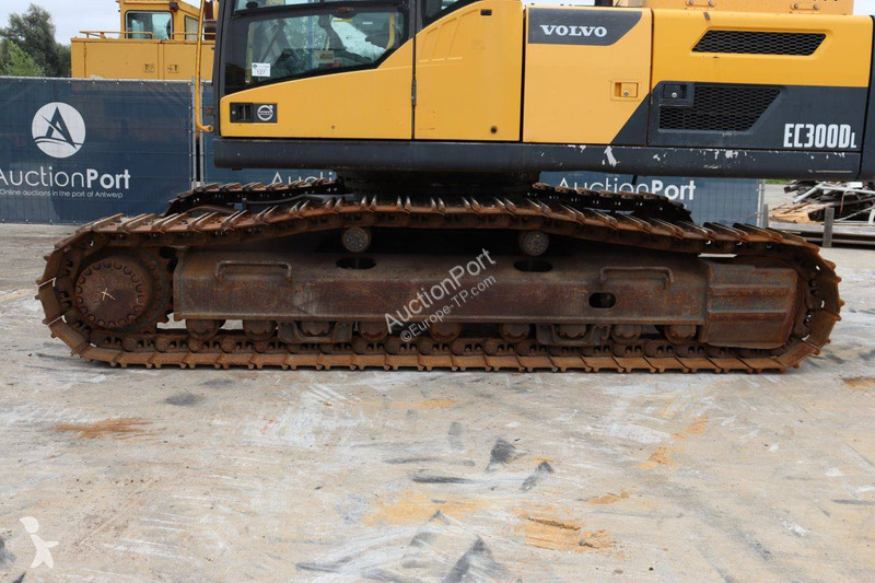 جرافة Volvo L