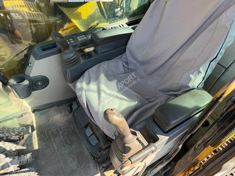 جرافة Caterpillar Excavator - 23.9T - Hammer...