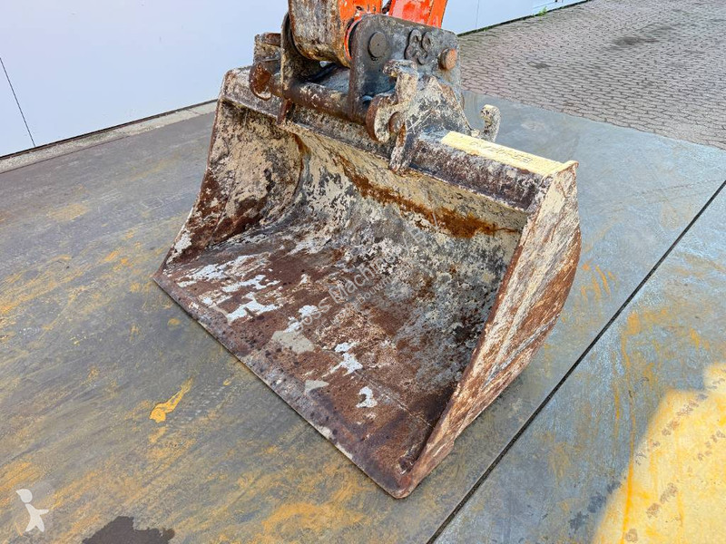 جرافة Hitachi 3 - Hammer Lines / Quick Coupler