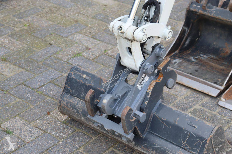 Skovel Takeuchi TB210R