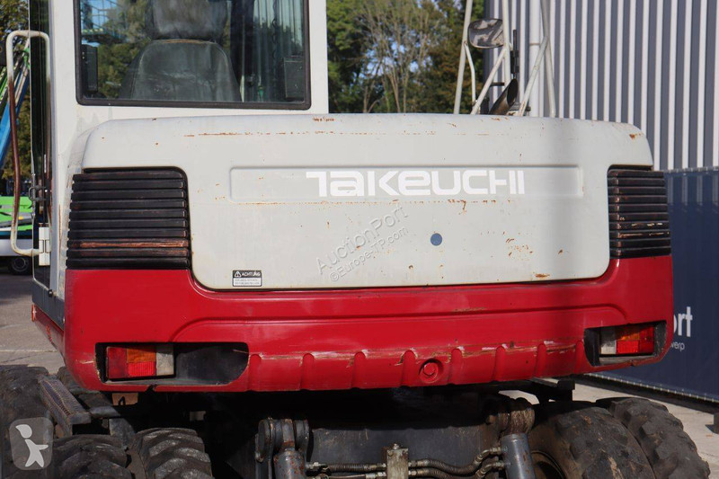 Excavadora Takeuchi