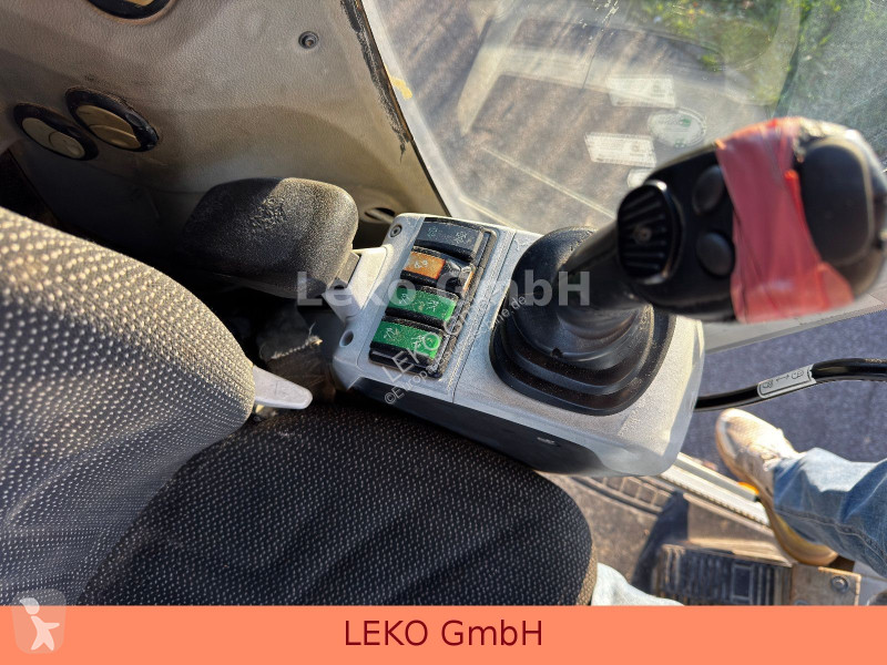 Pelle Wacker Neuson Neuson EW100 Mit Drei Löfffeln