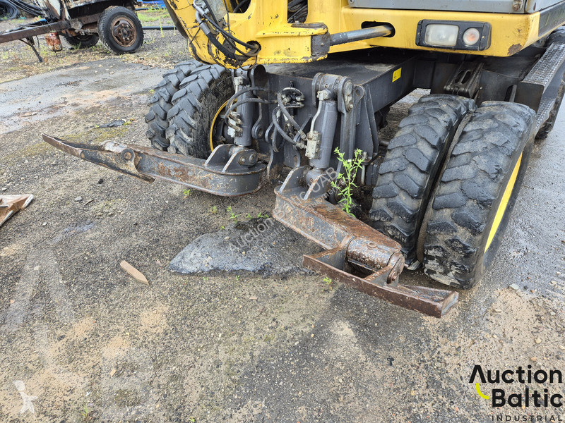 Pelle New Holland 36