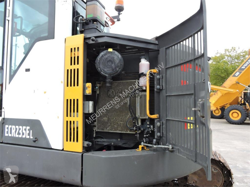Багер Volvo ECR235